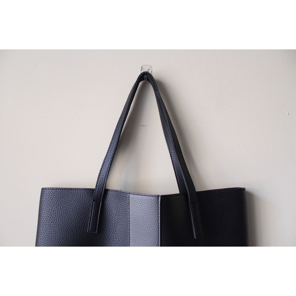 [sold] Black Vince Camuto Bag - Picture 2 of 7